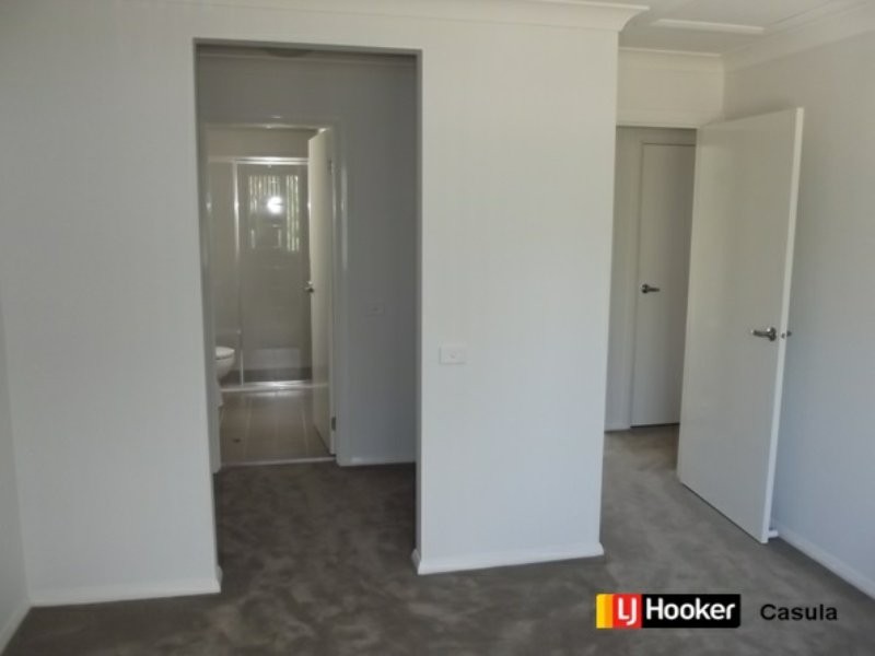 37 Three Bees Drive, Glenfield NSW 2167