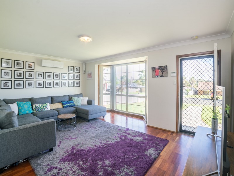 61 Lorenzo Crescent, Rosemeadow NSW 2560