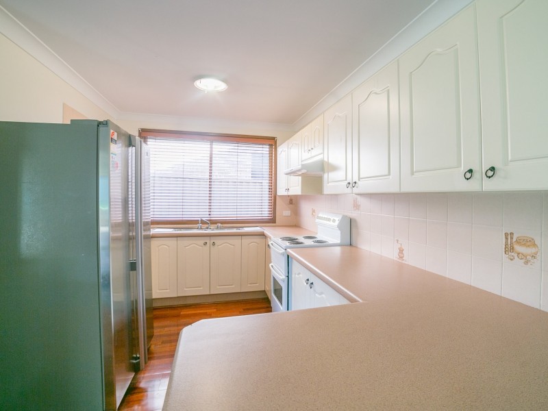 61 Lorenzo Crescent, Rosemeadow NSW 2560