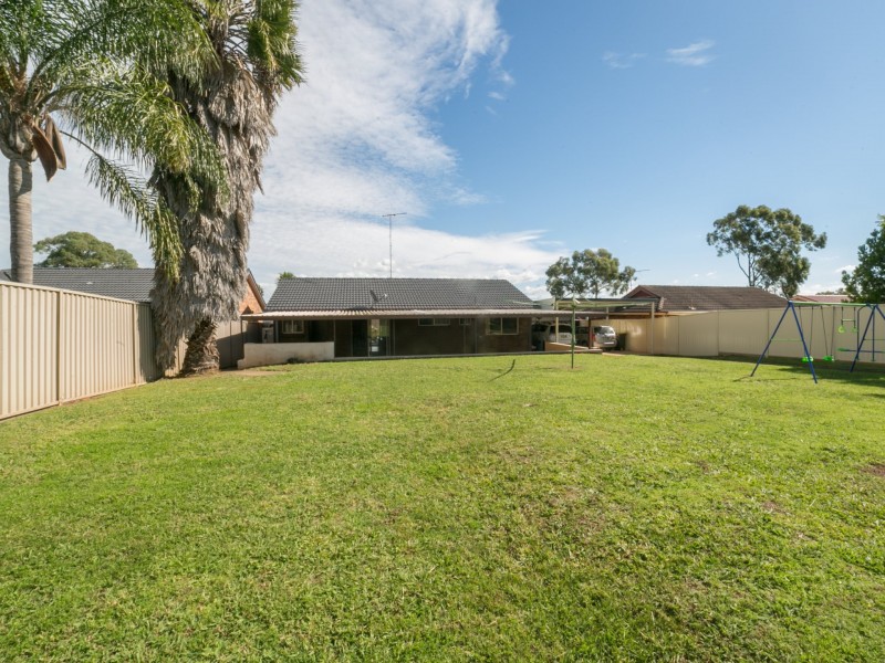 61 Lorenzo Crescent, Rosemeadow NSW 2560