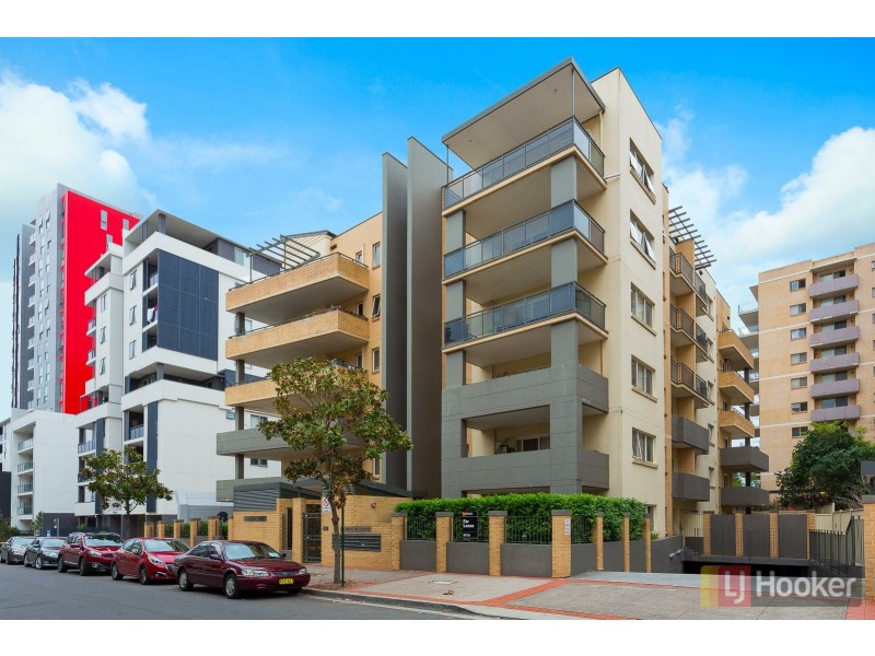 18/8-10 Browne Parade, Warwick Farm NSW 2170