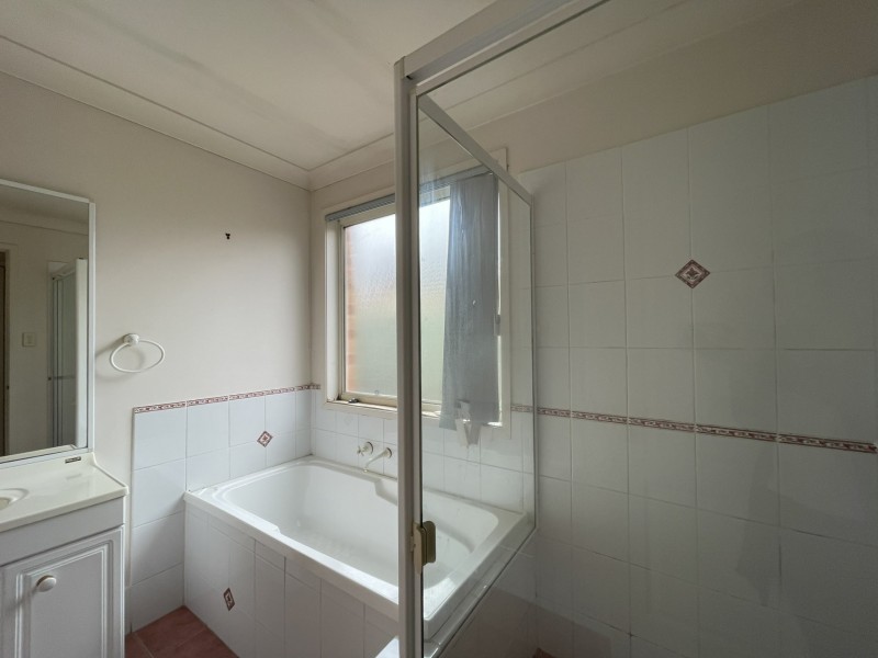 6 Chestnut Crescent, Prestons NSW 2170