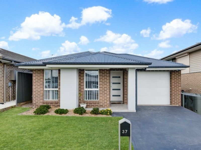 37 Jennings Crescent, Spring Farm NSW 2570