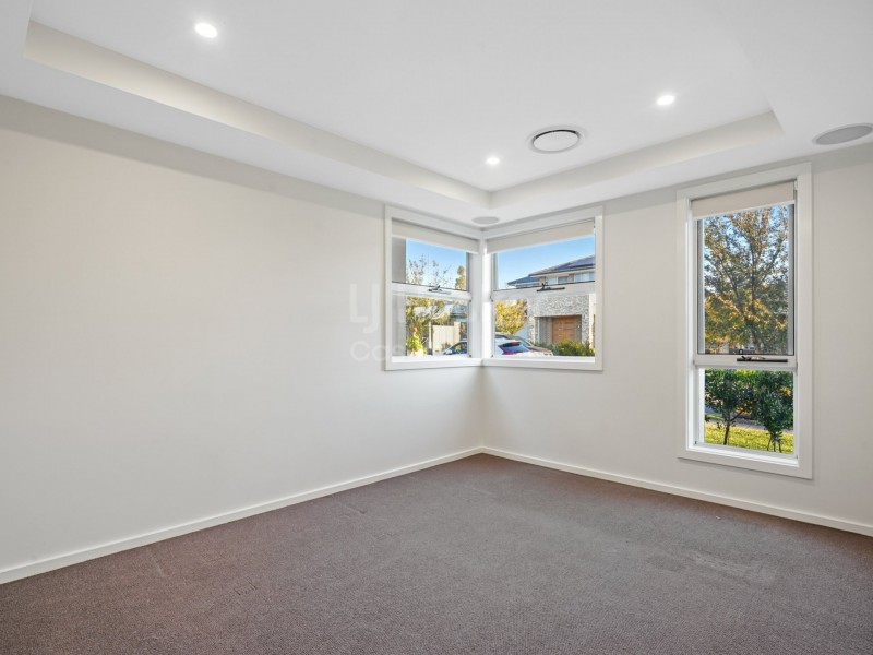 8 Glycine Street, Denham Court NSW 2565