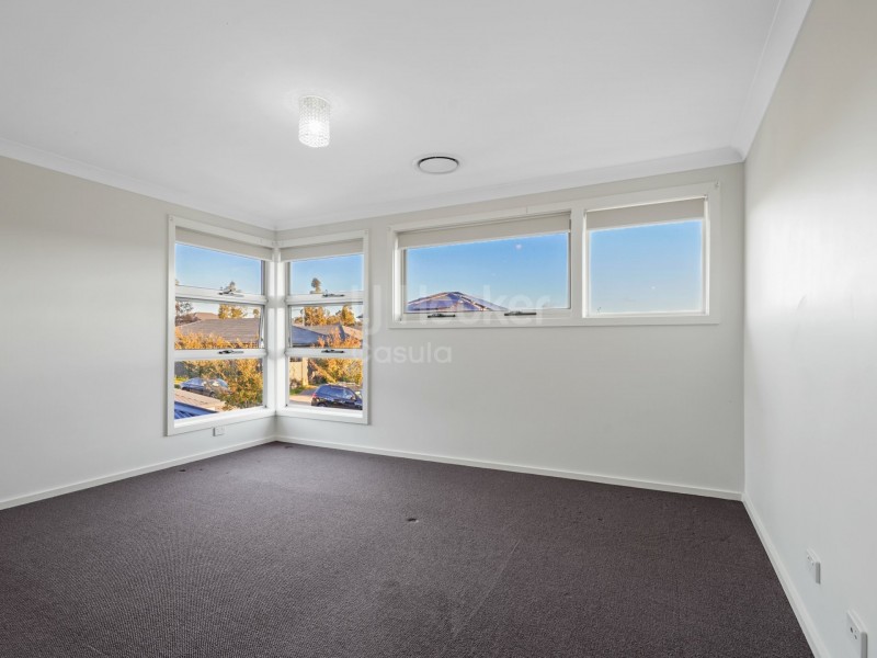 8 Glycine Street, Denham Court NSW 2565