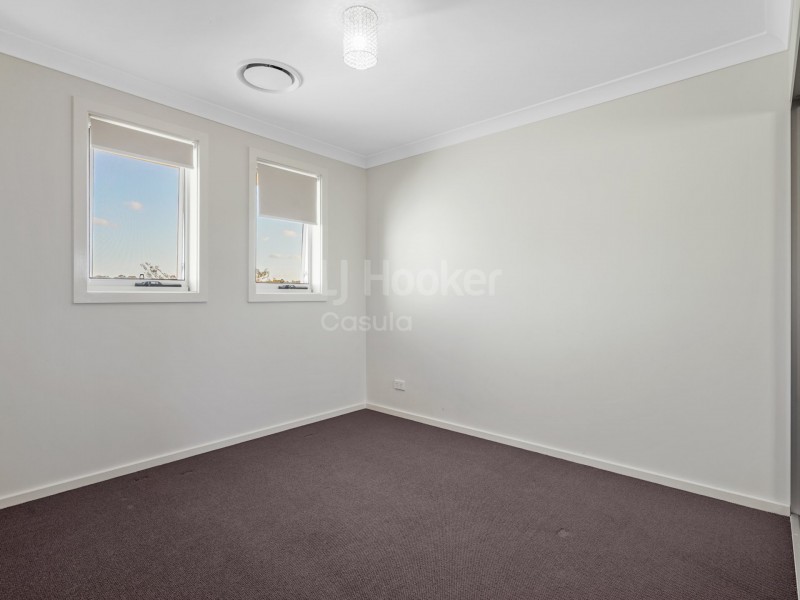 8 Glycine Street, Denham Court NSW 2565