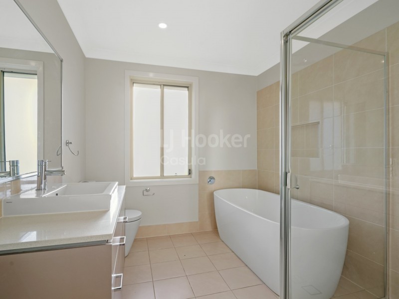 8 Glycine Street, Denham Court NSW 2565