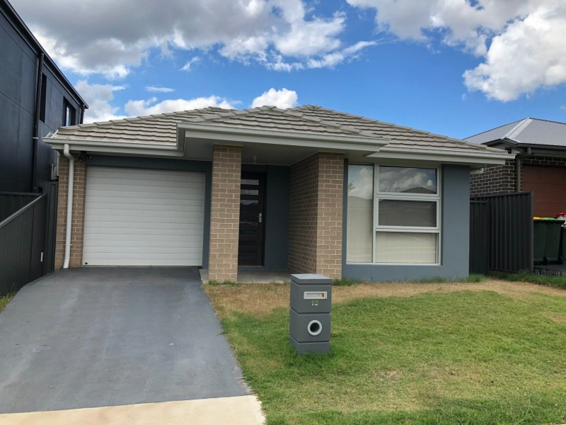 18 Glycine Street, Denham Court NSW 2565