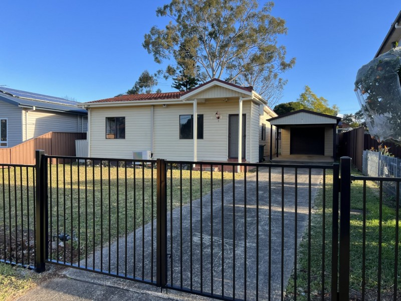 7 Alexander Crescent, Macquarie Fields NSW 2564