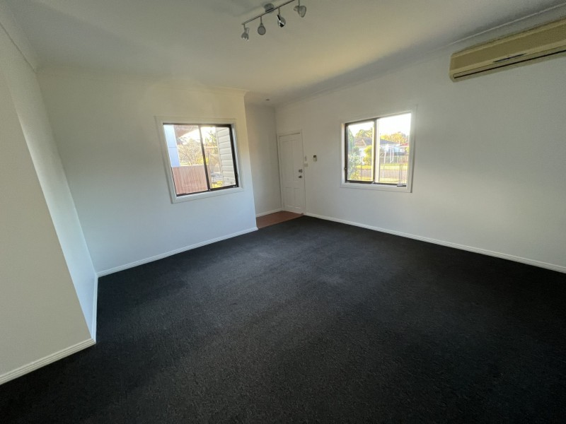 7 Alexander Crescent, Macquarie Fields NSW 2564