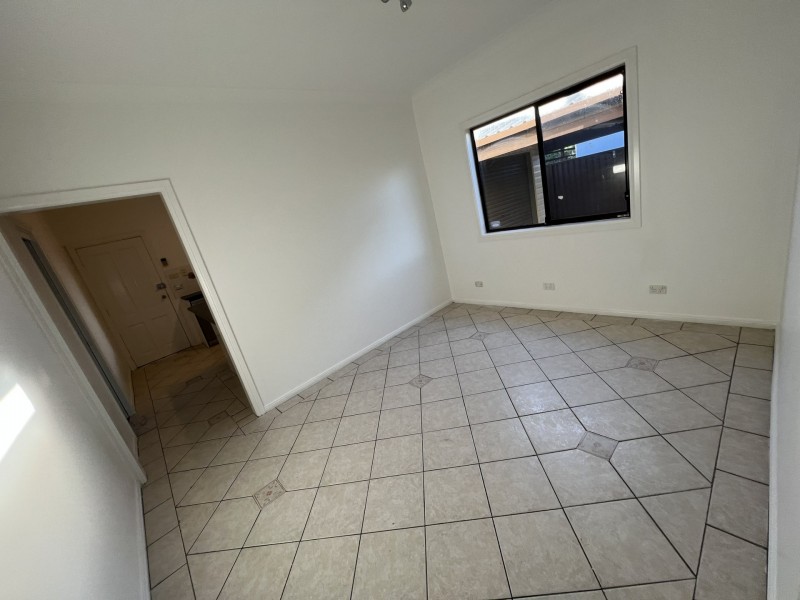 7 Alexander Crescent, Macquarie Fields NSW 2564