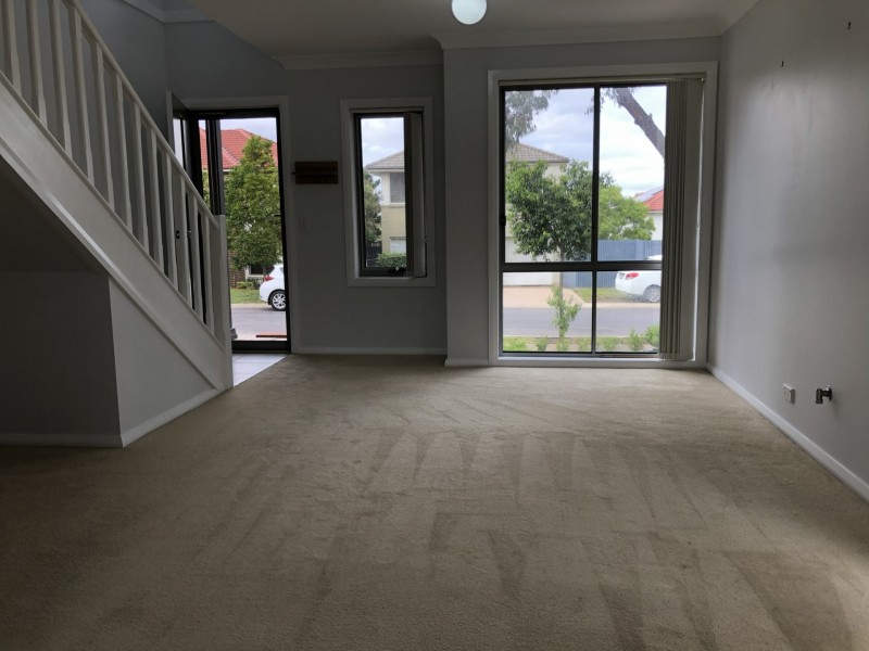 16 Northampton Drive, Glenfield NSW 2167