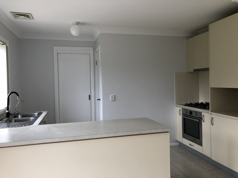 16 Northampton Drive, Glenfield NSW 2167