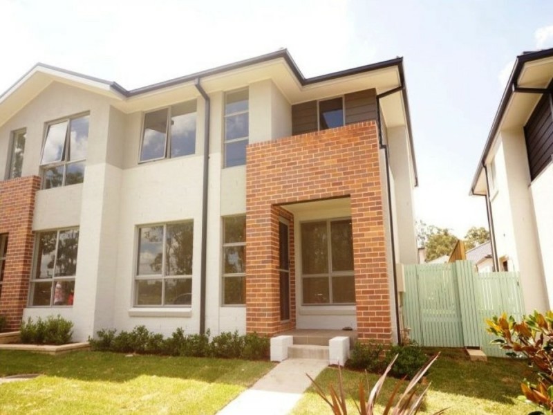 7 Three Bees Drive, Glenfield NSW 2167