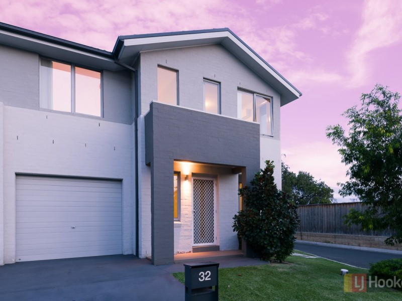 32 Sovereign Circuit, Glenfield NSW 2167
