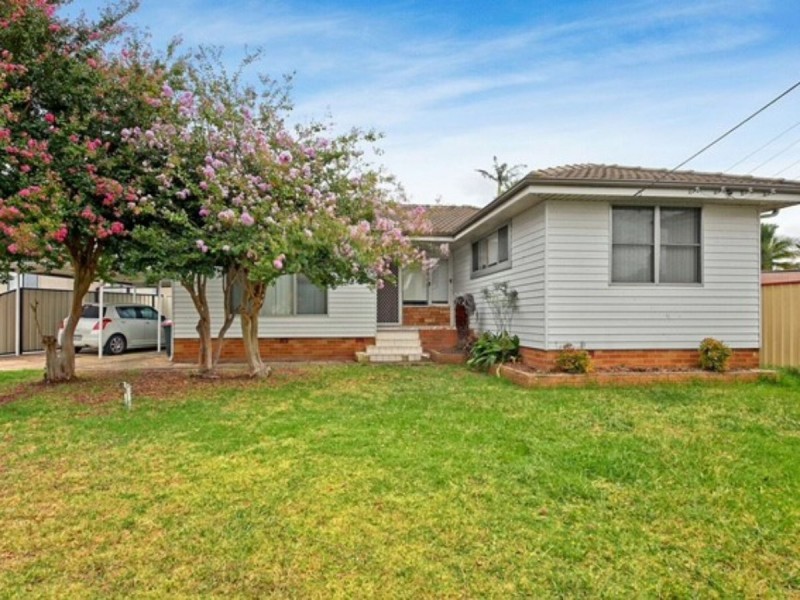 3 Frazer Avenue, Lurnea NSW 2170