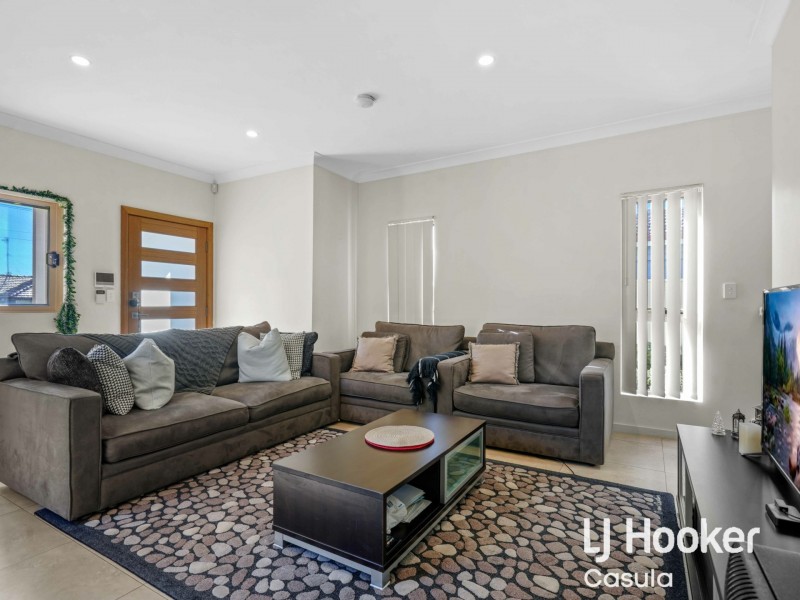 1/2 Blackwood Avenue, Casula NSW 2170