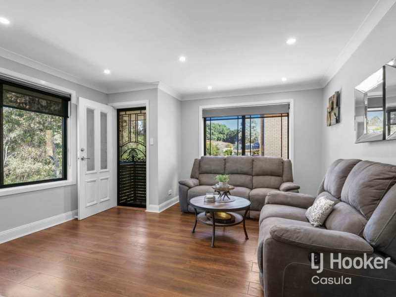 3/8 Boldrewood Avenue, Casula NSW 2170