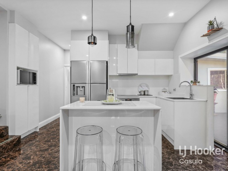 3/8 Boldrewood Avenue, Casula NSW 2170