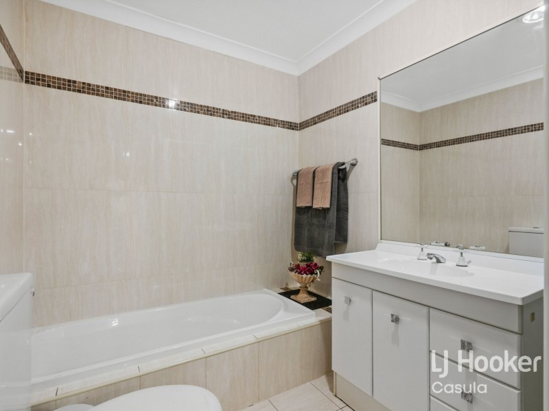 3/8 Boldrewood Avenue, Casula NSW 2170