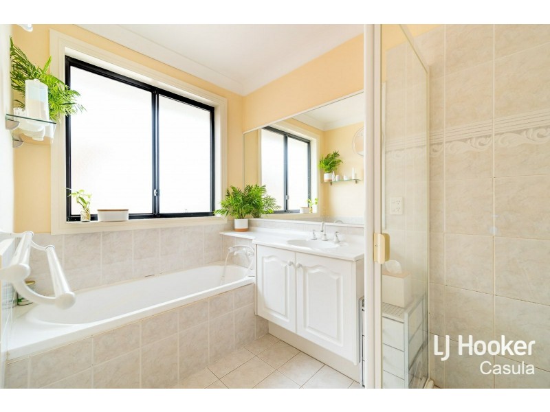 12 Nettletree Place, Casula NSW 2170