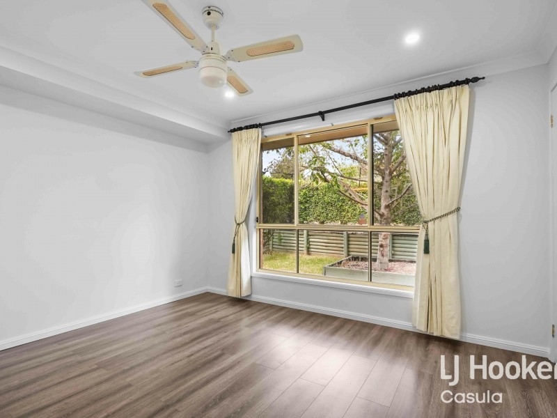 17 Whiteley Close, Casula NSW 2170