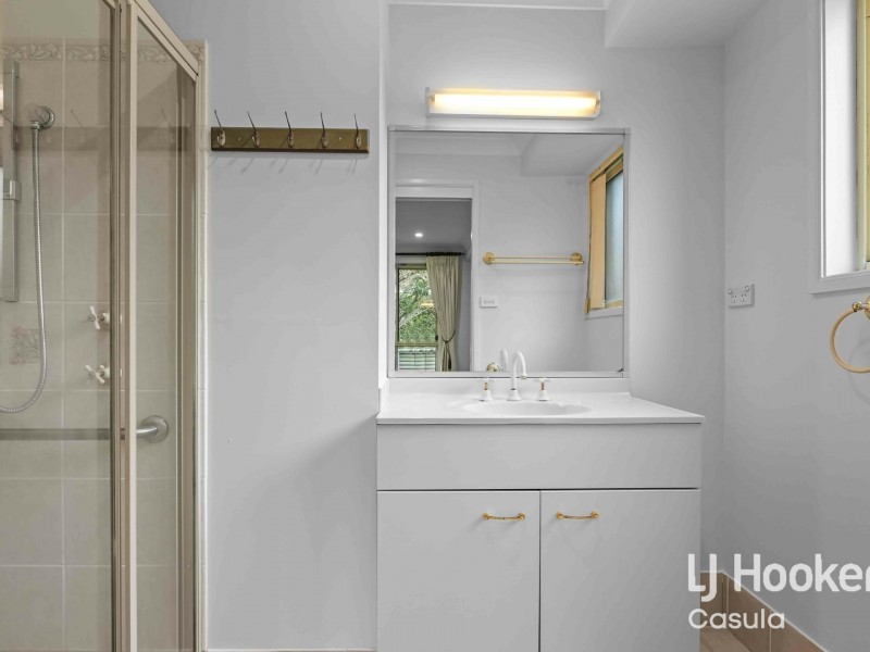 17 Whiteley Close, Casula NSW 2170