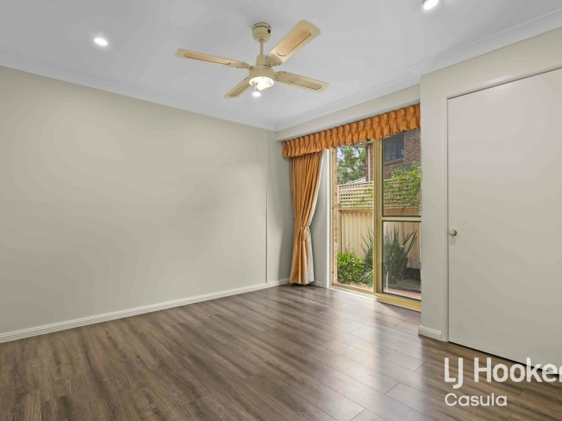 17 Whiteley Close, Casula NSW 2170