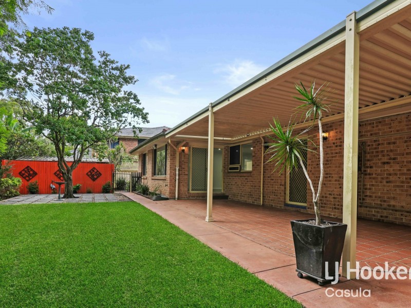 17 Whiteley Close, Casula NSW 2170