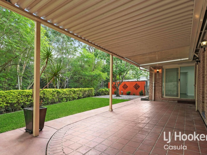 17 Whiteley Close, Casula NSW 2170