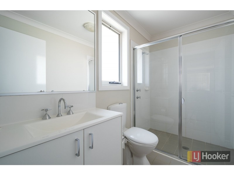 57 Sovereign Circuit, Glenfield NSW 2167