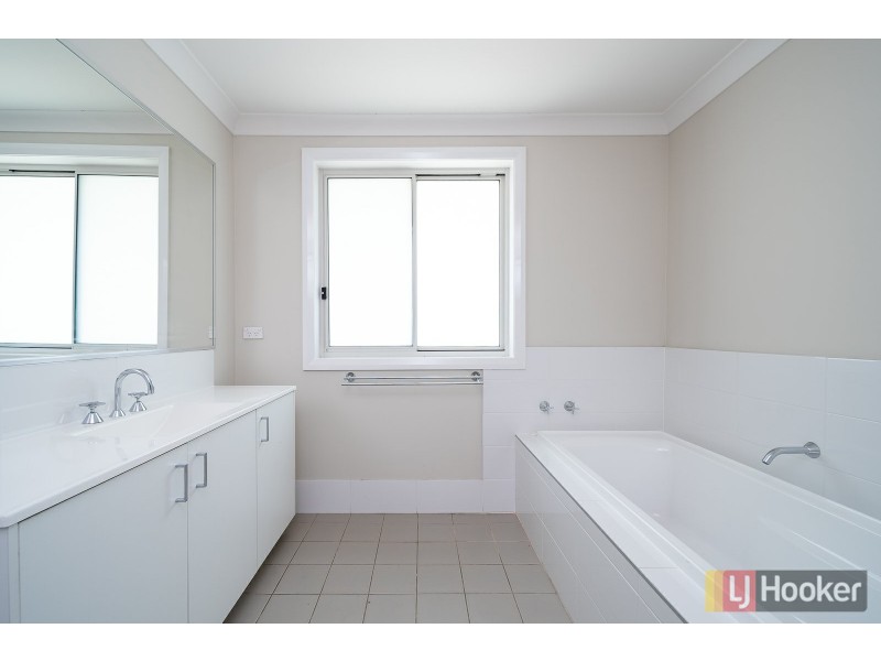 57 Sovereign Circuit, Glenfield NSW 2167