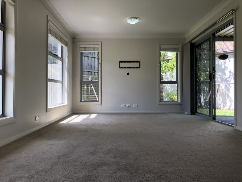 31 Northampton Drive, Glenfield NSW 2167