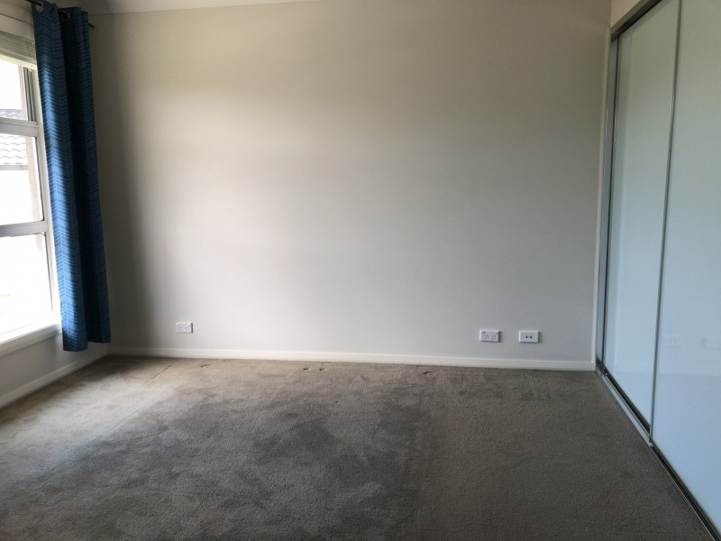 31 Northampton Drive, Glenfield NSW 2167