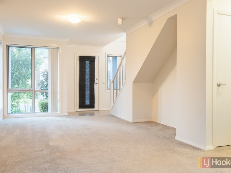 32 Sovereign Circuit, Glenfield NSW 2167