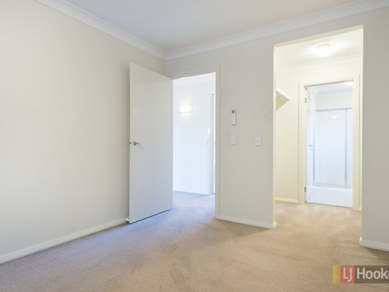 32 Sovereign Circuit, Glenfield NSW 2167