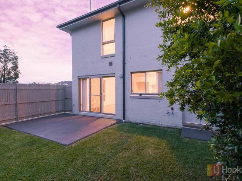 32 Sovereign Circuit, Glenfield NSW 2167