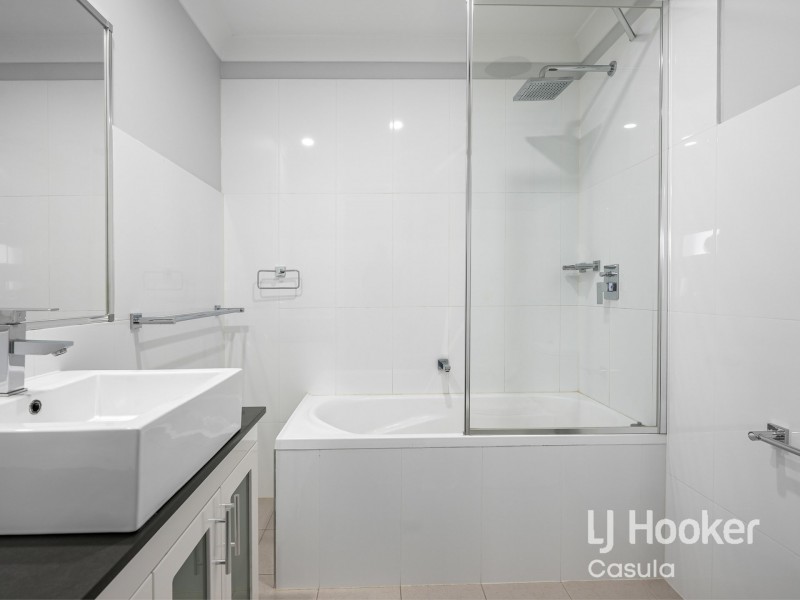 18/73 Sovereign Circuit, Glenfield NSW 2167