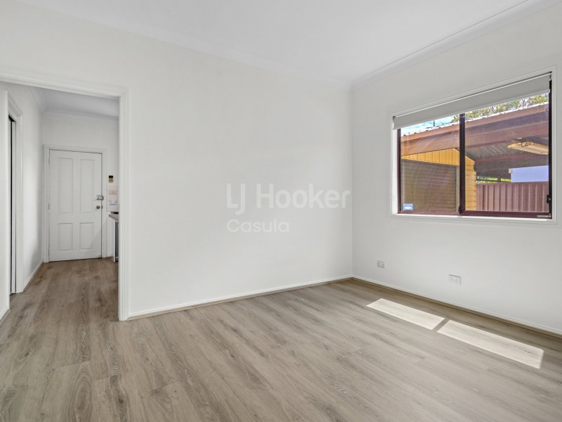 7 Alexander Crescent, Macquarie Fields NSW 2564
