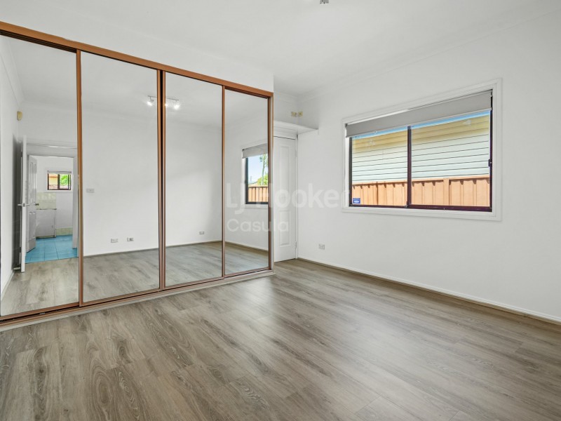 7 Alexander Crescent, Macquarie Fields NSW 2564