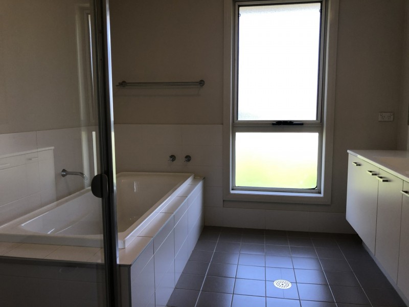 21 Brothers Lane, Glenfield NSW 2167