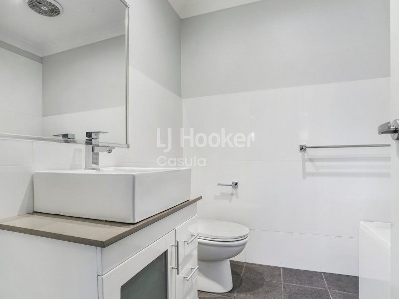 8/73 Sovereign Circuit, Glenfield NSW 2167