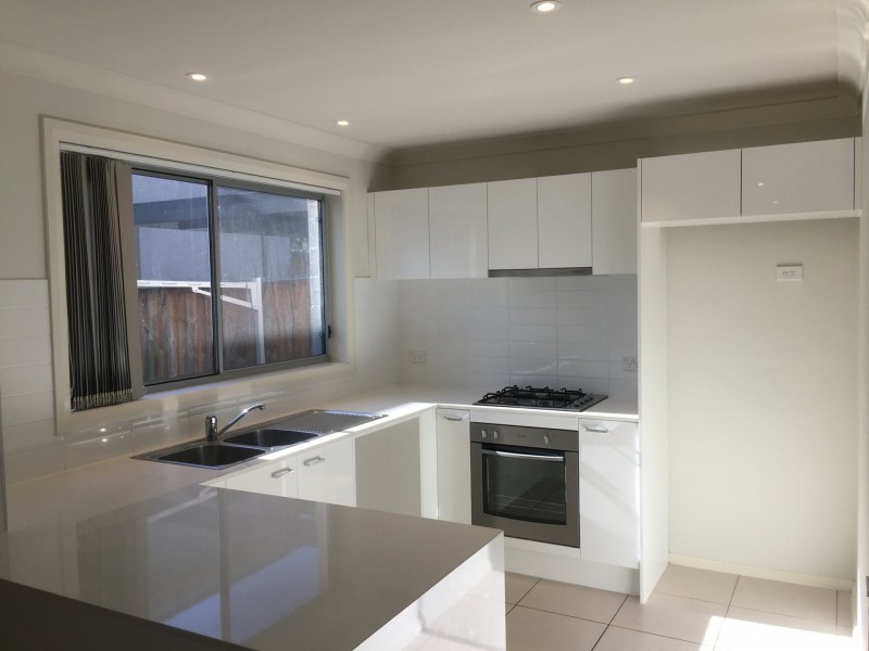 37 Three Bees Drive, Glenfield NSW 2167