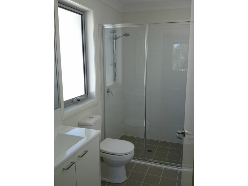 37 Three Bees Drive, Glenfield NSW 2167