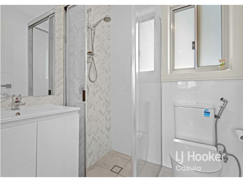 2/20 Blackwood Avenue, Casula NSW 2170