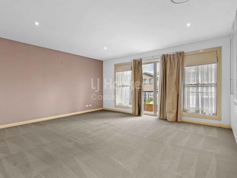 8B Streeton Place, Casula NSW 2170