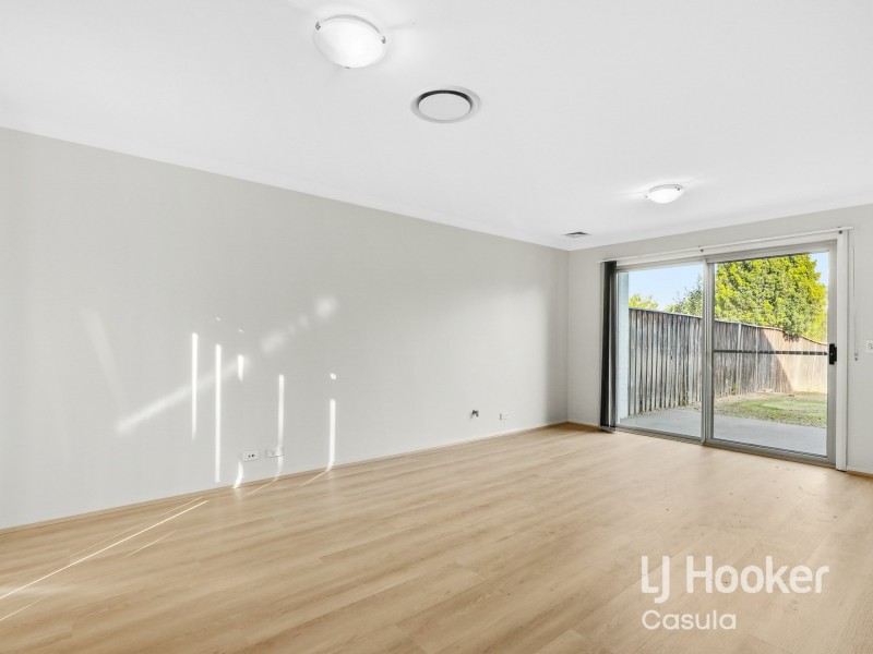 35 Sovereign Circuit, Glenfield NSW 2167