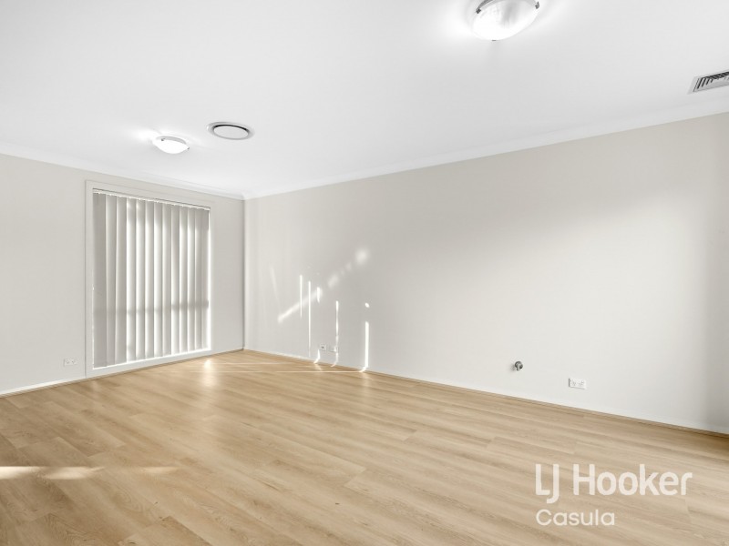 35 Sovereign Circuit, Glenfield NSW 2167