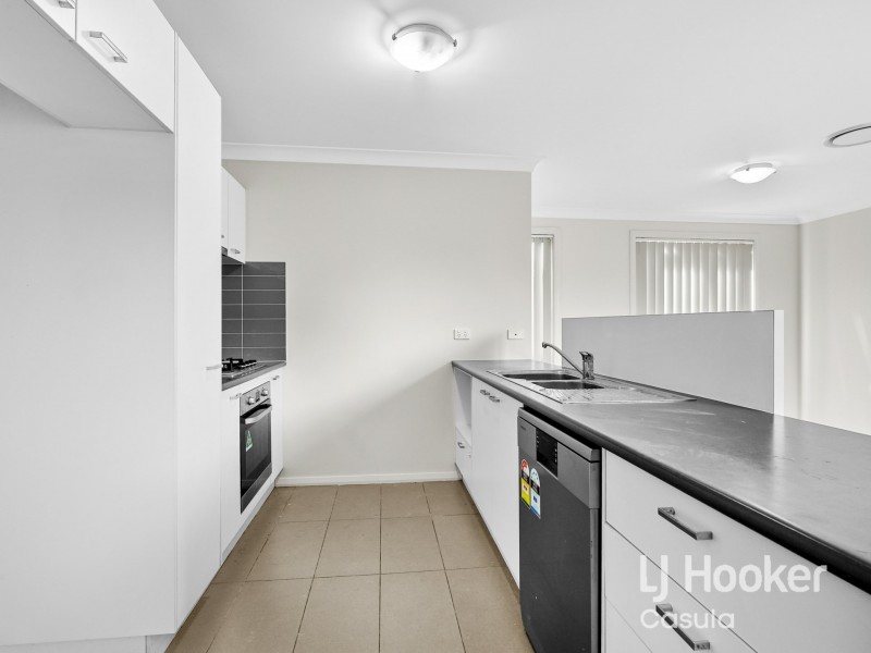 35 Sovereign Circuit, Glenfield NSW 2167