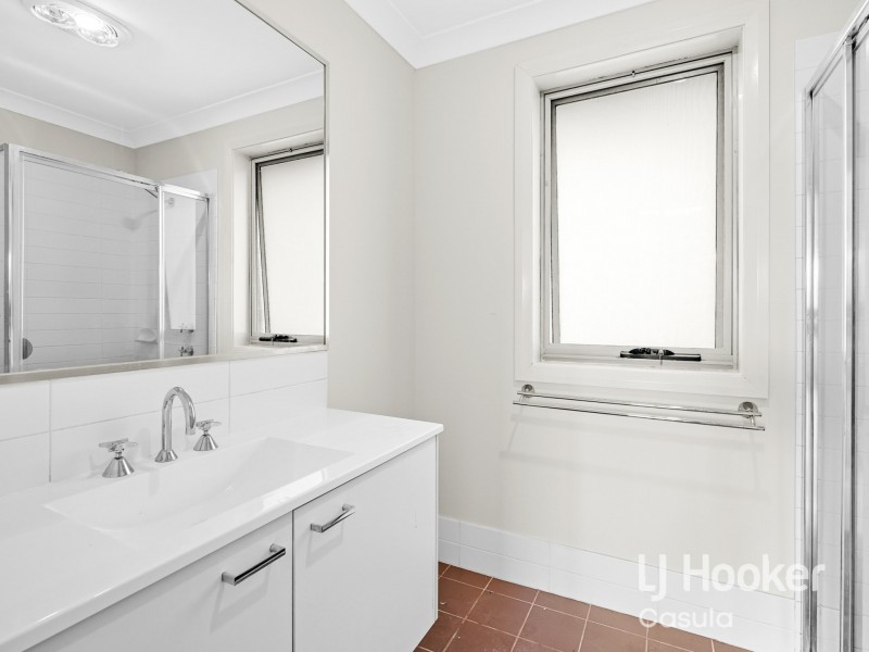 35 Sovereign Circuit, Glenfield NSW 2167